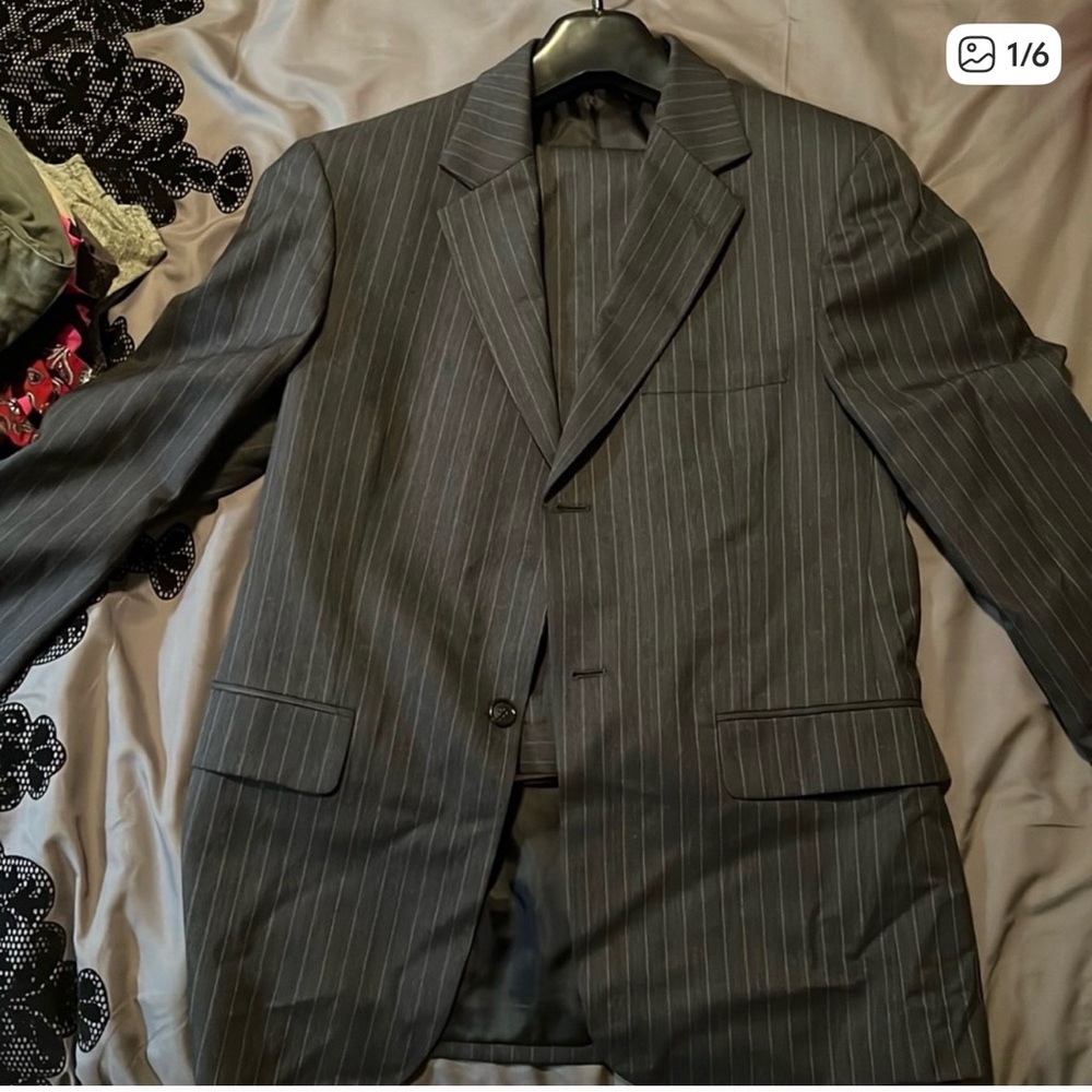 MEN’S VINTAGE pinstripe suit Make Offer!!